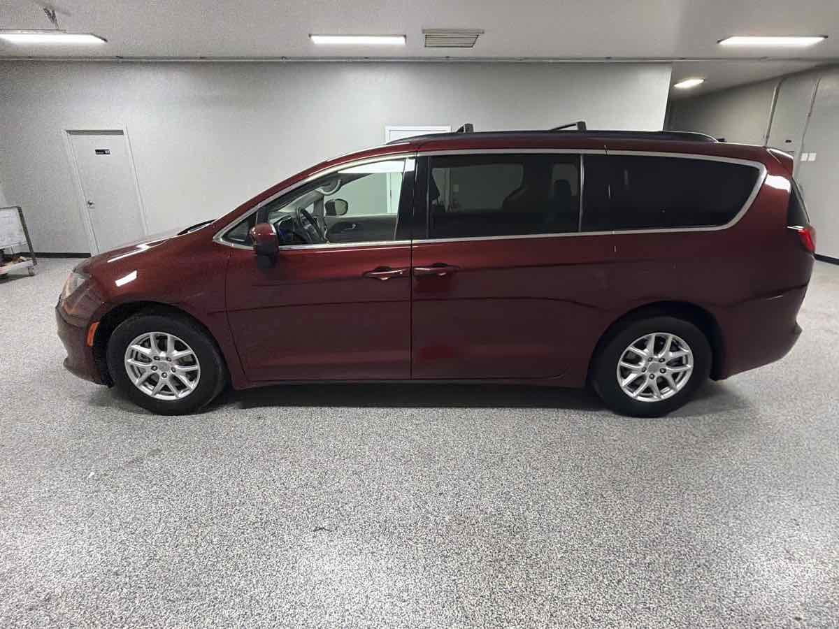 Used 2020 Chrysler Voyager Lxi FWD image 6