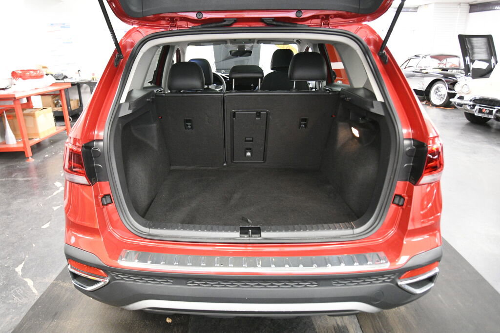 Used 2023 Volkswagen Taos SE w/ Panoramic Sunroof Package AWD/4WD image 23