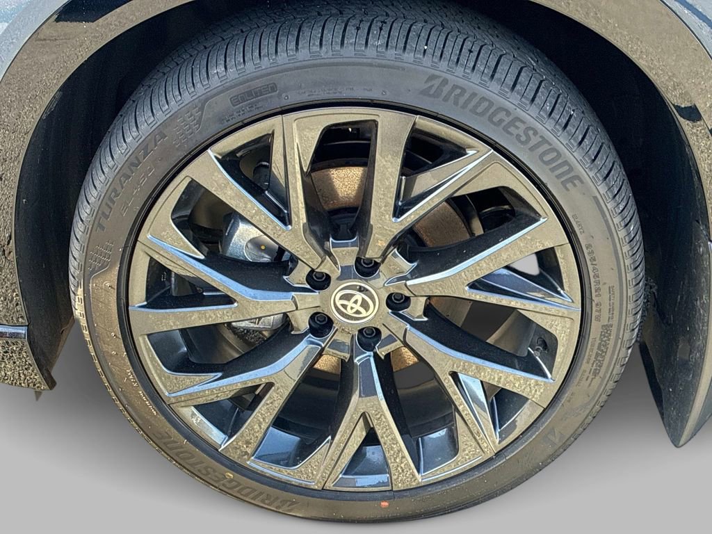 Used 2025 Toyota Crown Signia w/ Advanced Technology Package image 19