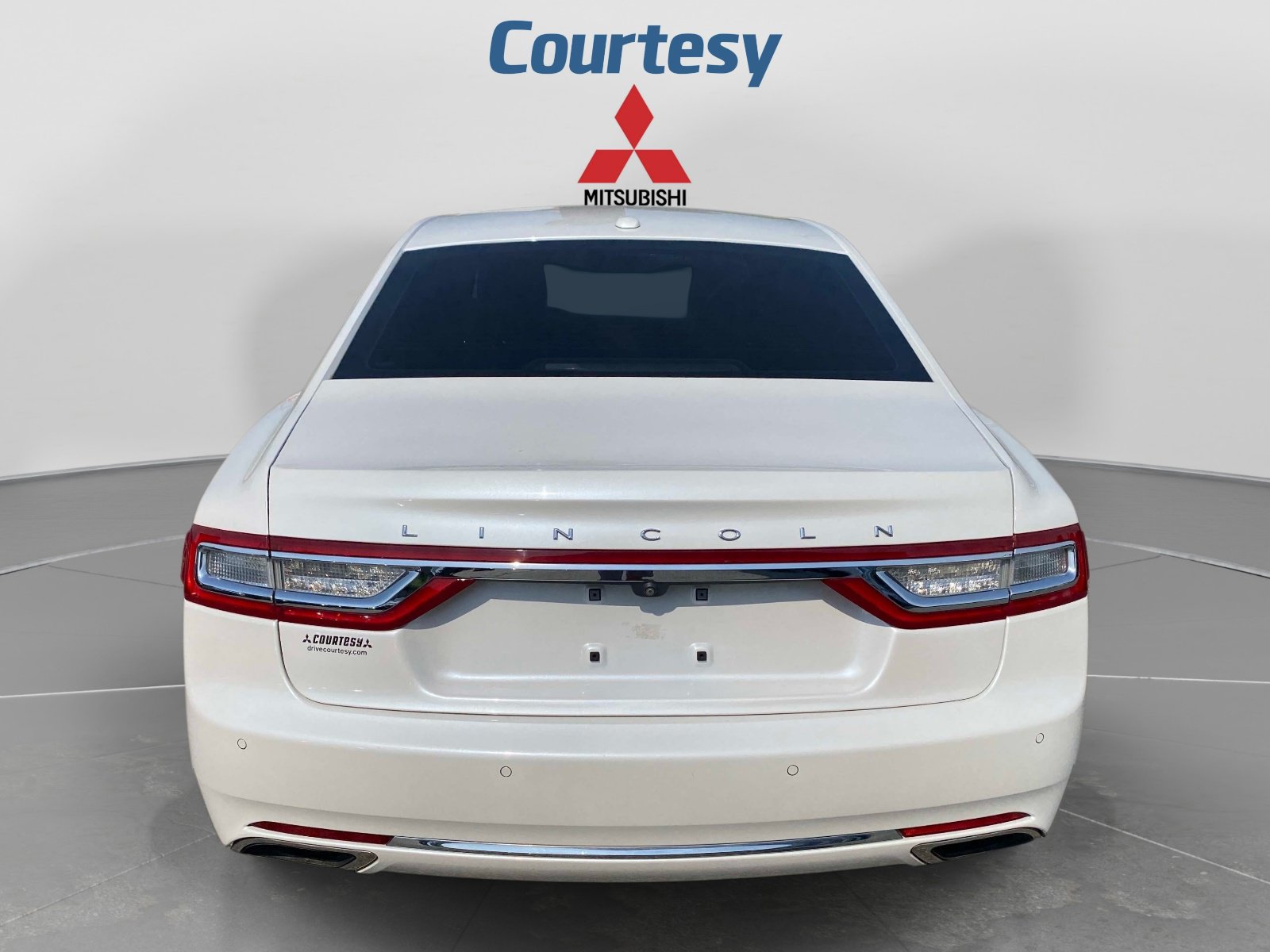 Used 2017 Lincoln Continental Select FWD image 4