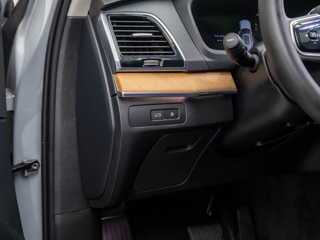 Used 2024 Volvo XC90 T8 Plus w/ Protection Package Premier image 22