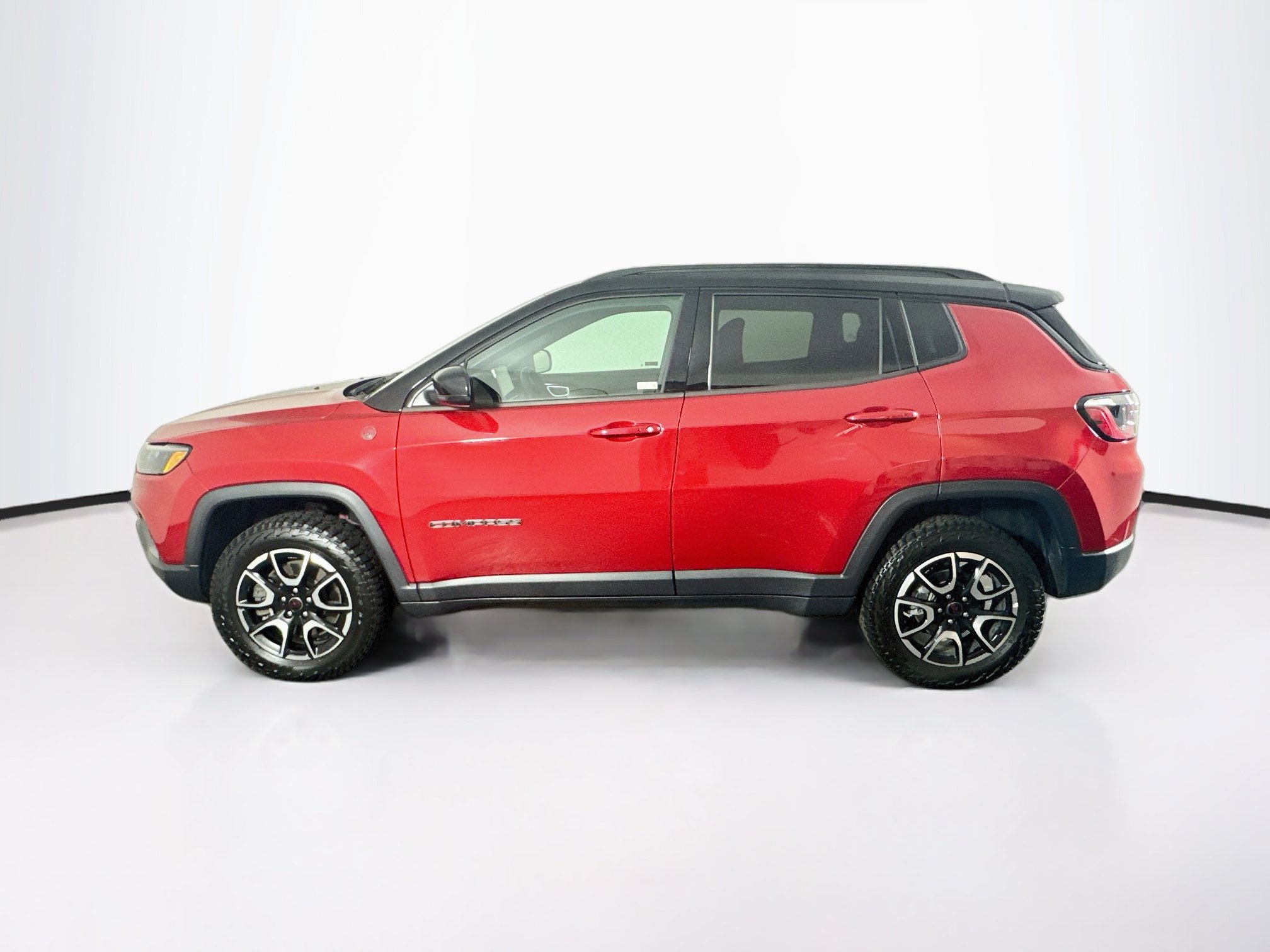 Used 2025 Jeep Compass Trailhawk AWD/4WD image 4