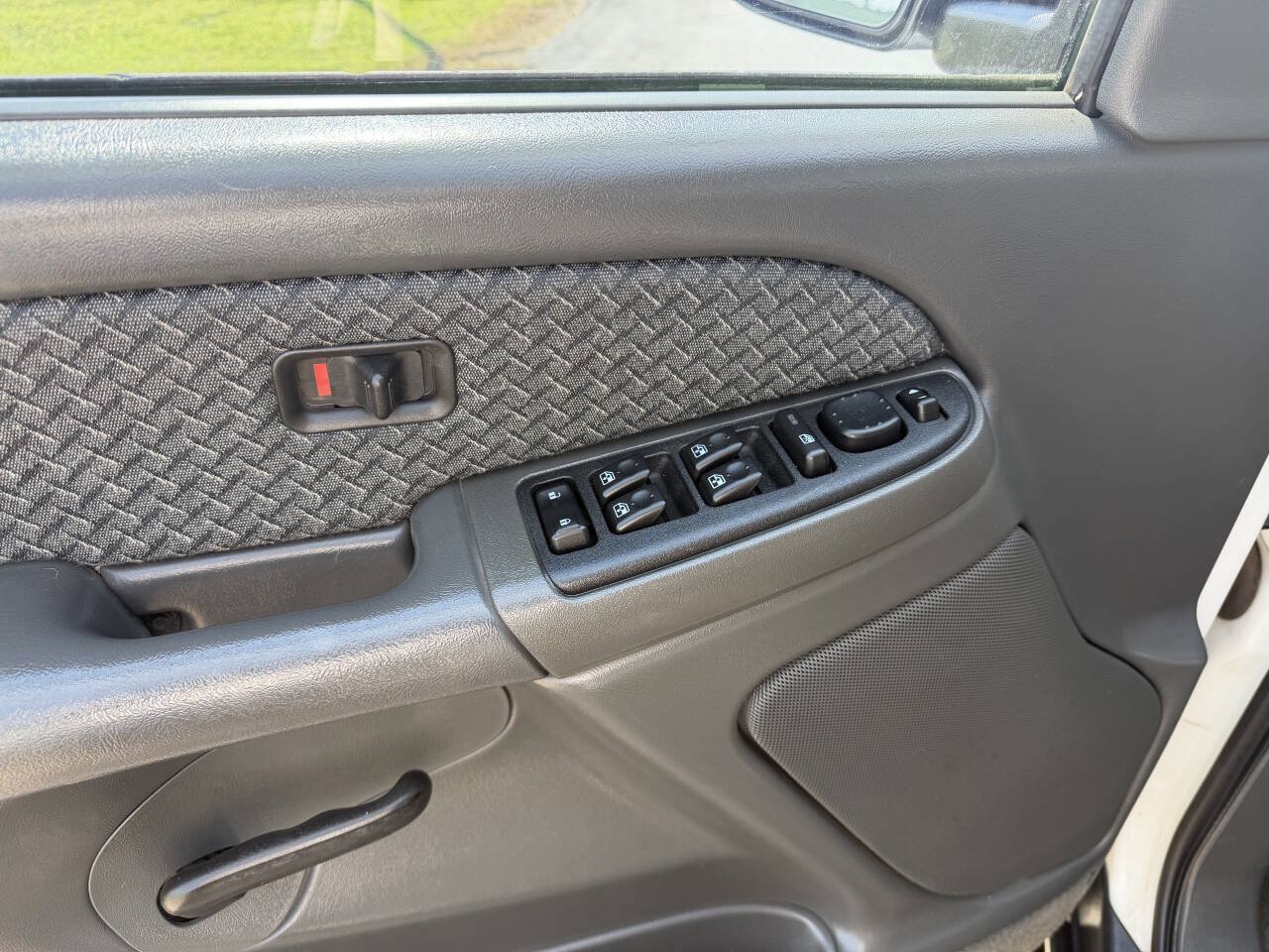 Used 2003 Chevrolet Avalanche 4x4 image 10