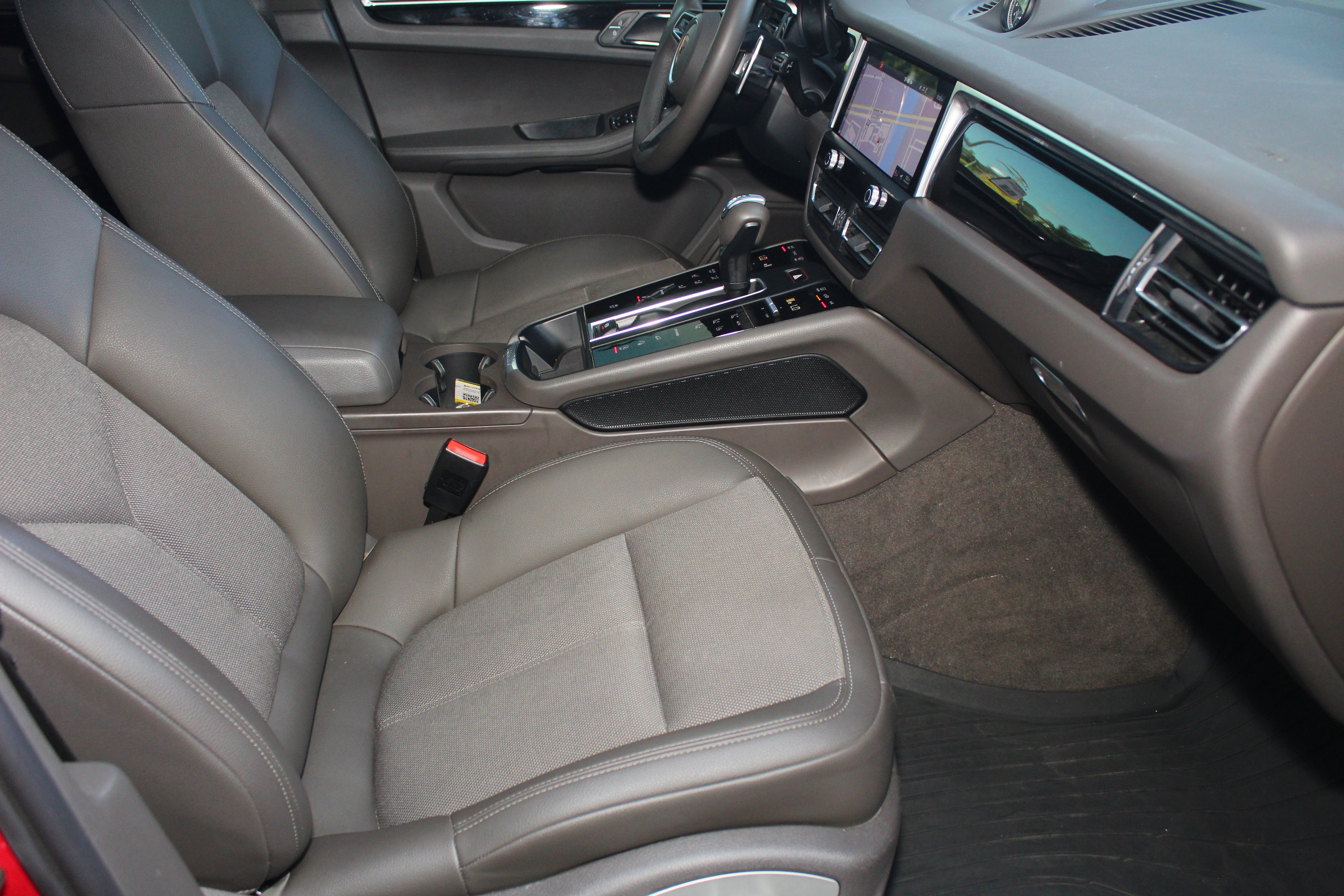 Used 2022 Porsche Macan S image 27