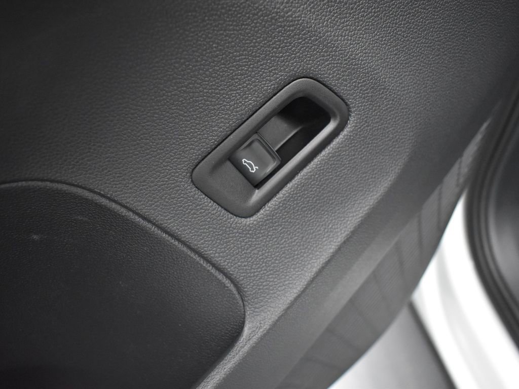 Used 2024 Volkswagen Atlas Cross Sport SE image 11