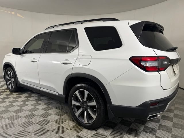 Used 2025 Honda Pilot Touring image 7