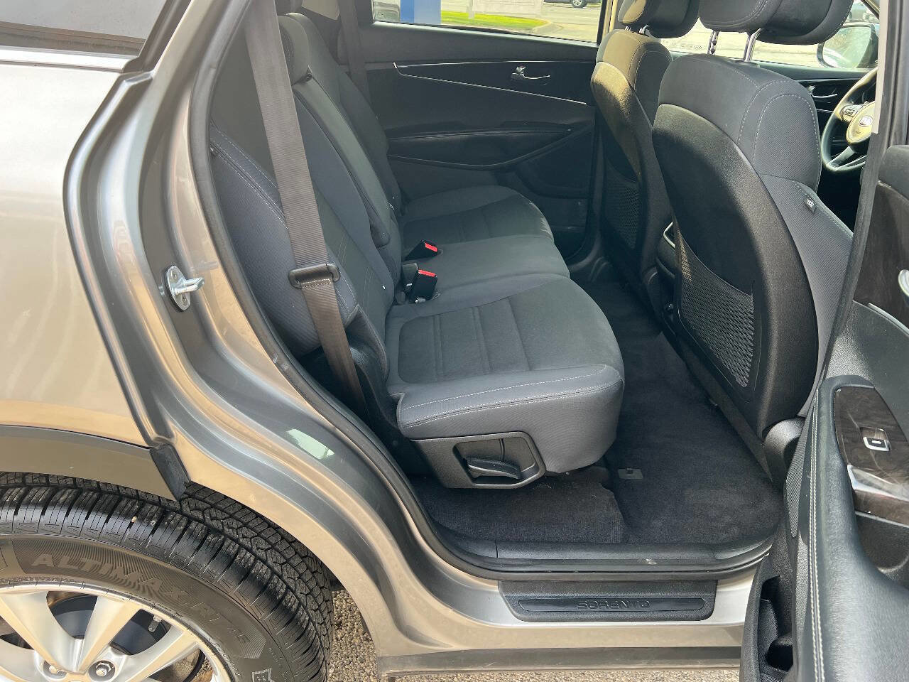 Used 2016 Kia Sorento AWD image 23