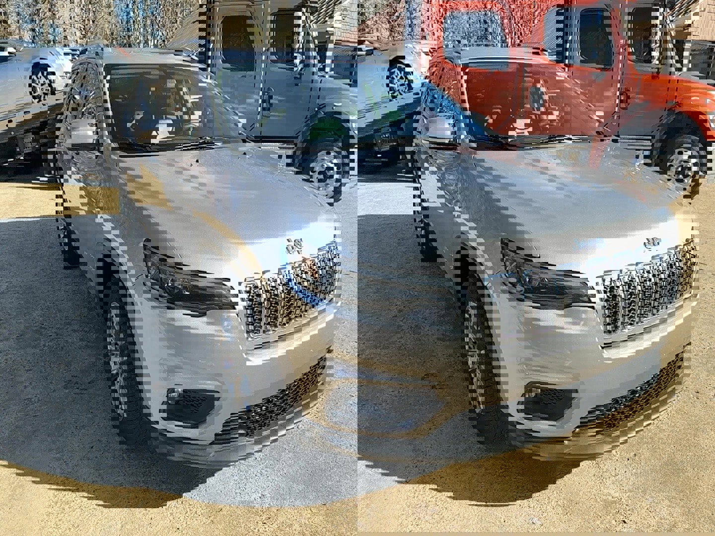 Used 2020 Jeep Cherokee Latitude Plus image 3