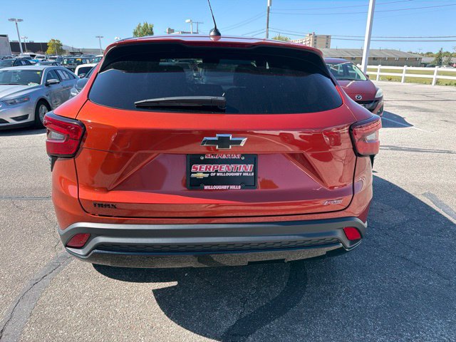 Used 2024 Chevrolet Trax RS FWD image 8