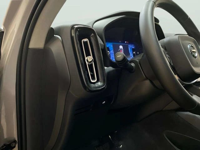 Used 2025 Volvo XC40 B5 Plus AWD/4WD image 18