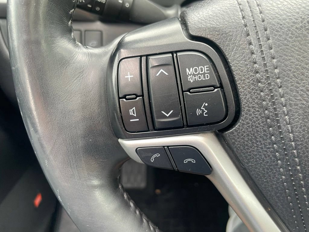 Used 2019 Toyota Highlander Limited AWD/4WD image 25