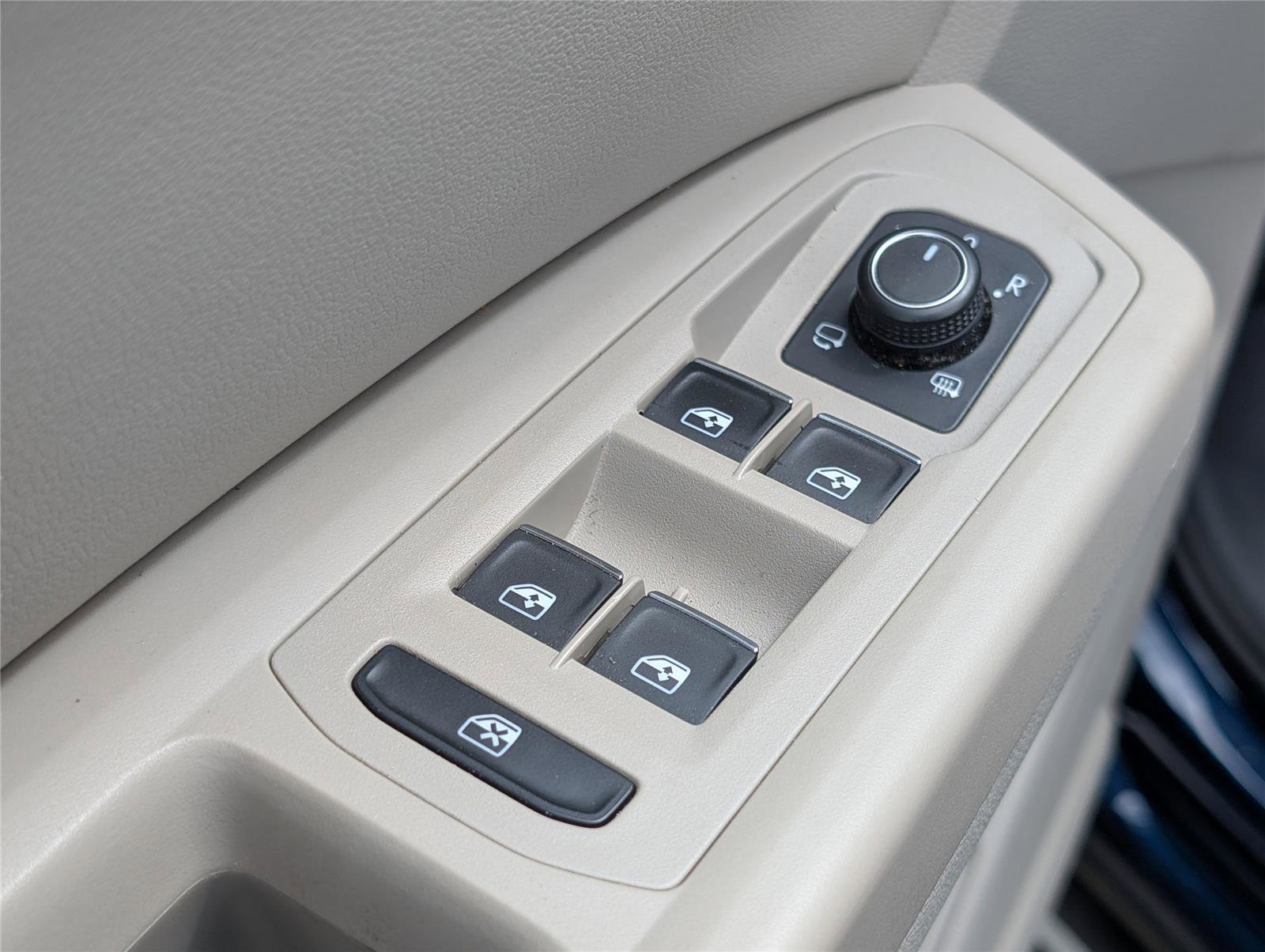 Used 2018 Volkswagen Atlas SEL Premium image 24