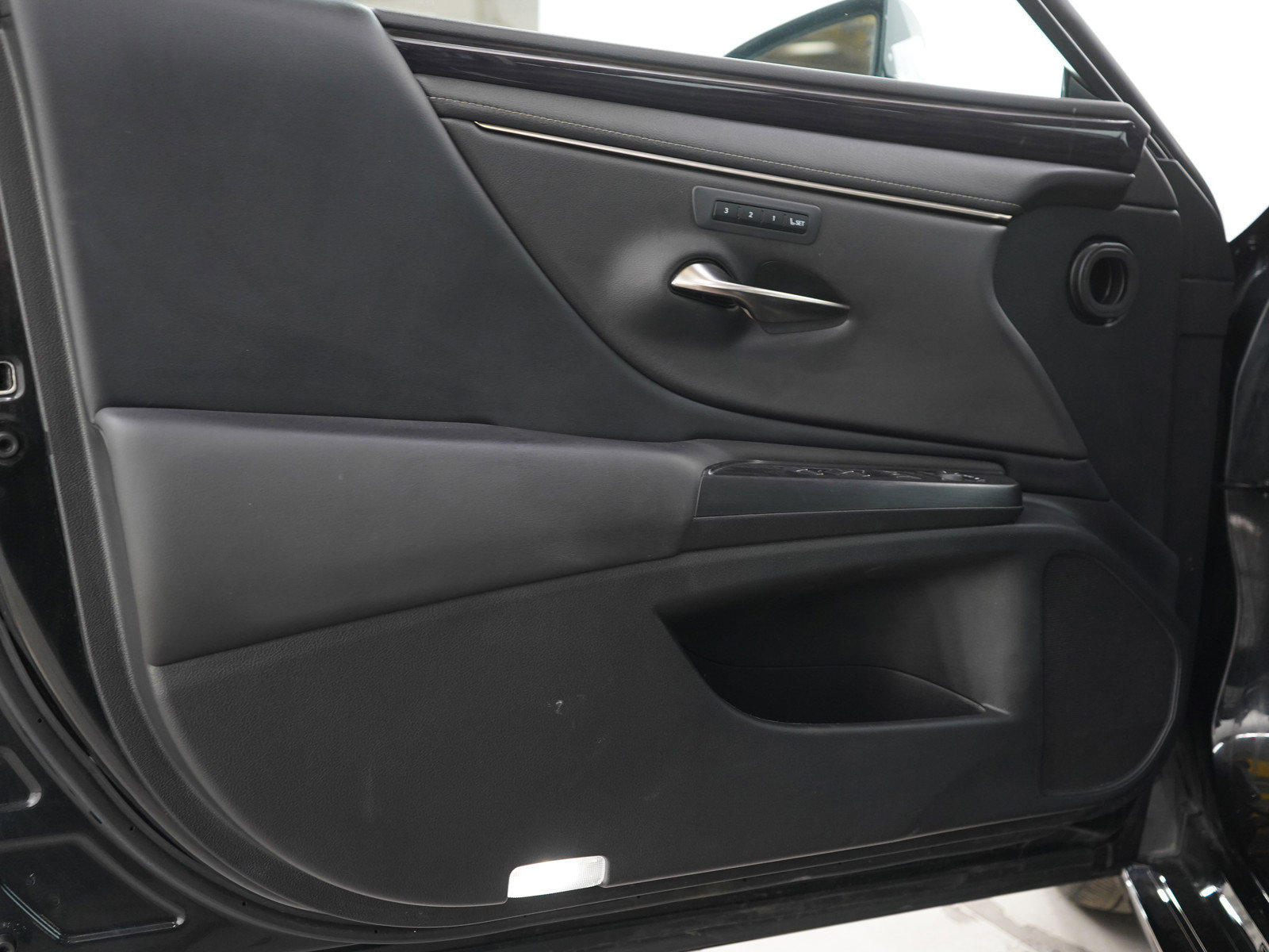 Used 2021 Lexus ES 300h FWD image 17