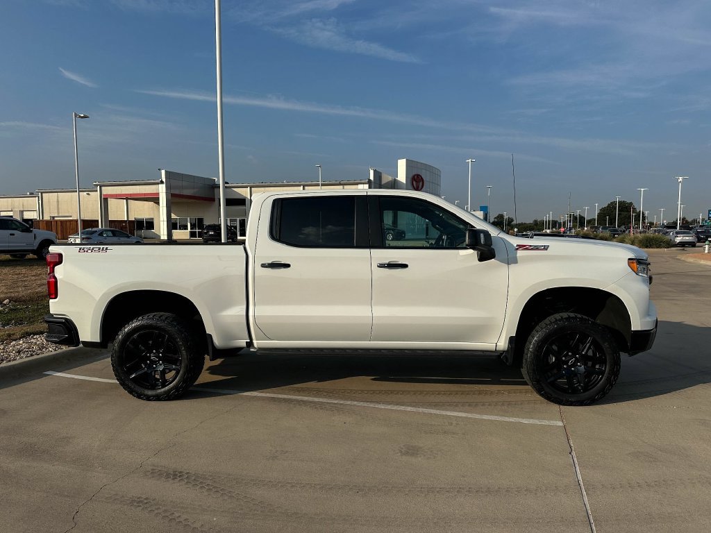 Used 2025 Chevrolet Silverado 1500 LT Trail Boss w/ LT Trail Boss Premium Package AWD/4WD image 2