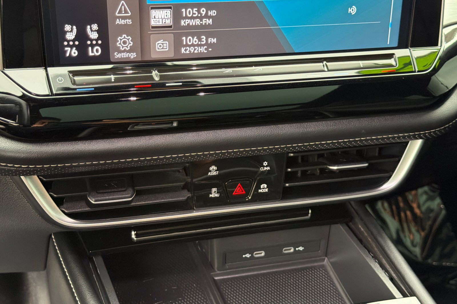 Used 2024 Volkswagen Atlas Cross Sport SE FWD image 21