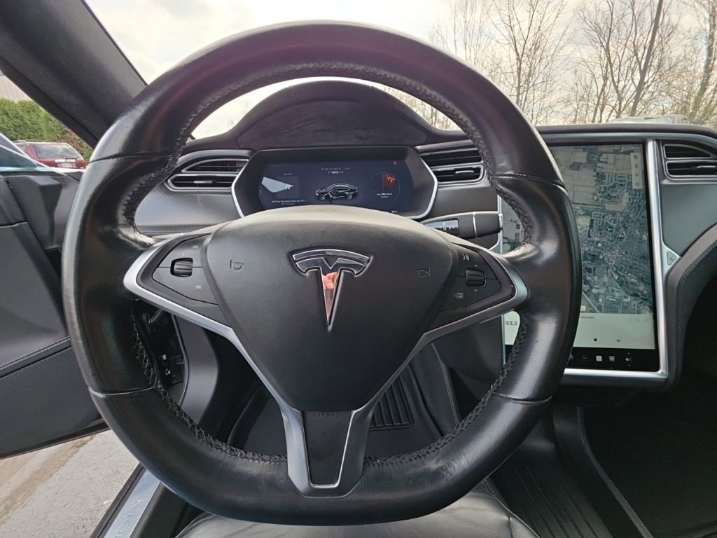 Used 2015 Tesla Model S 85D image 17