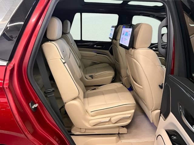 Used 2023 Cadillac Escalade Premium Luxury w/ Performance Package AWD/4WD image 8