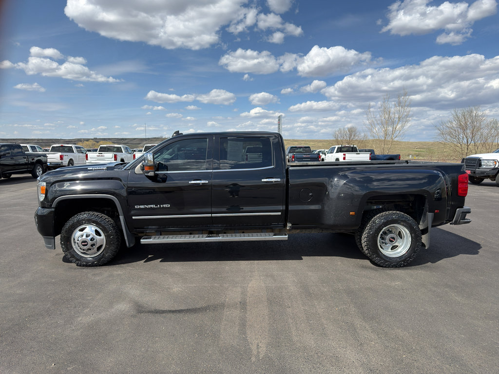 Used 2019 GMC Sierra 3500 Denali w/ Duramax Plus Package AWD/4WD image 32