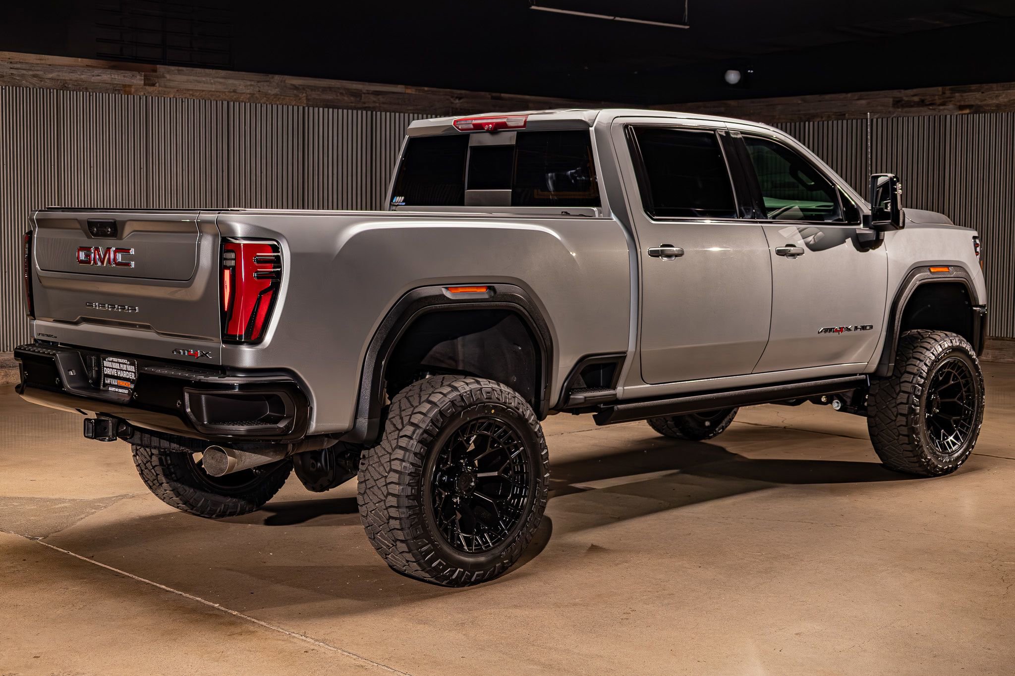 Used 2024 GMC Sierra 2500 AT4X image 10