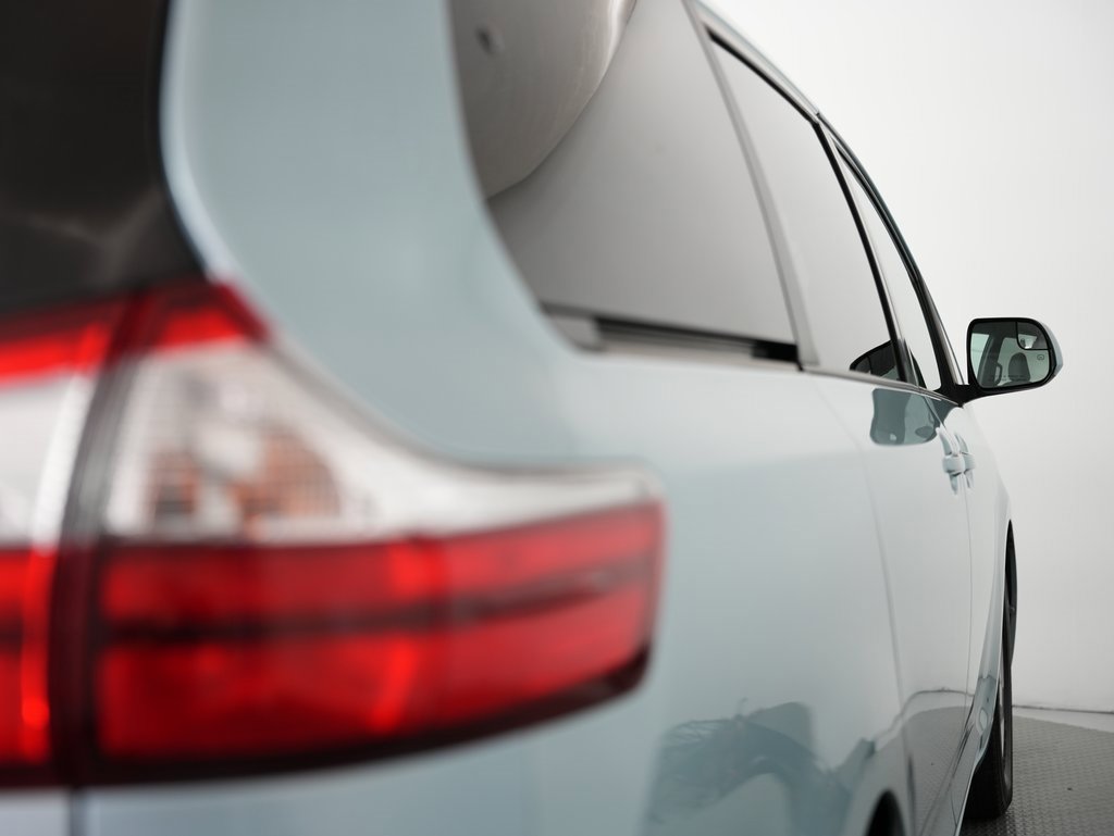 Used 2015 Toyota Sienna LE image 64