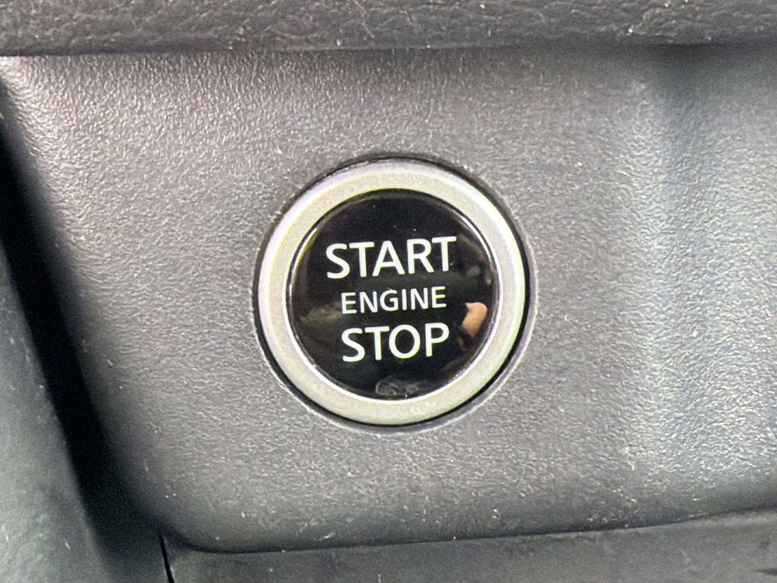 Used 2023 Nissan Rogue SV image 25