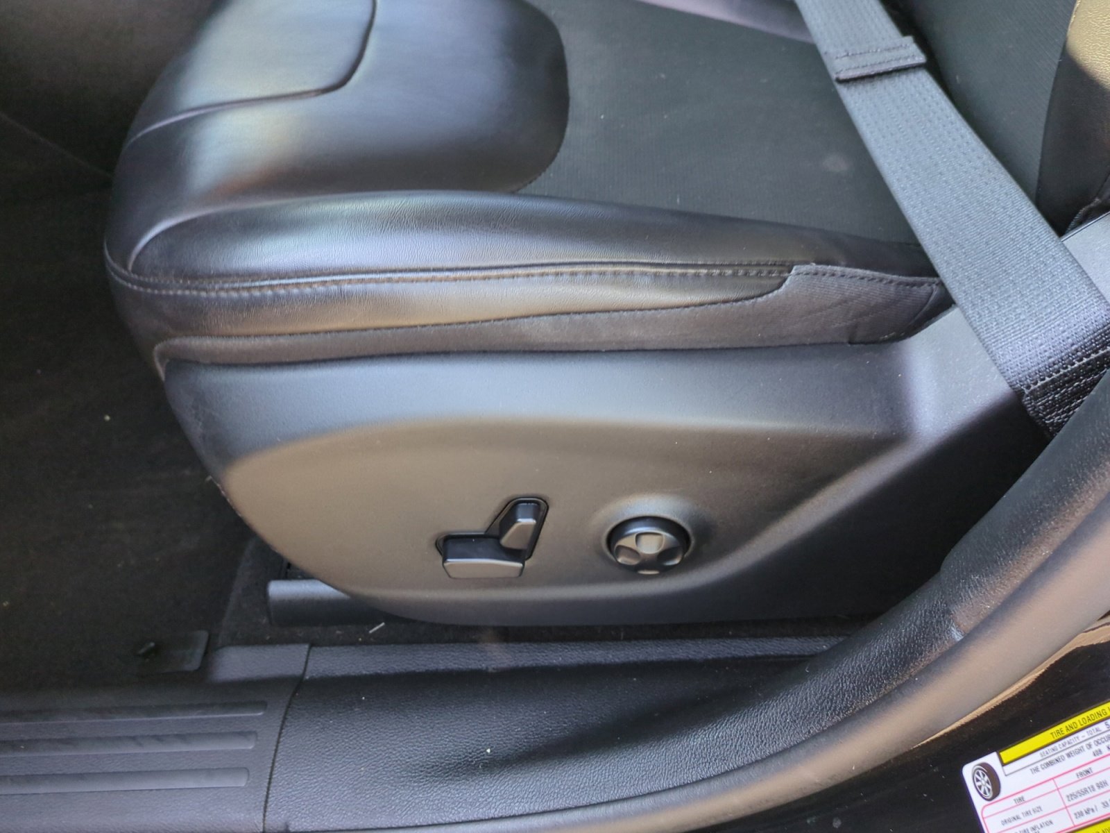 Used 2021 Jeep Cherokee Latitude Plus image 14