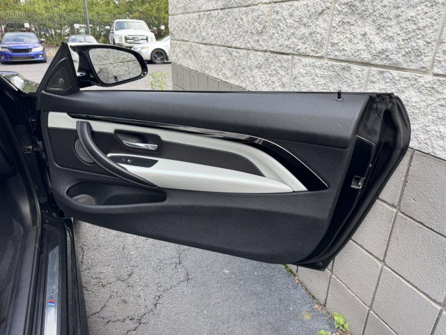 Used 2018 BMW M4 Convertible RWD image 25