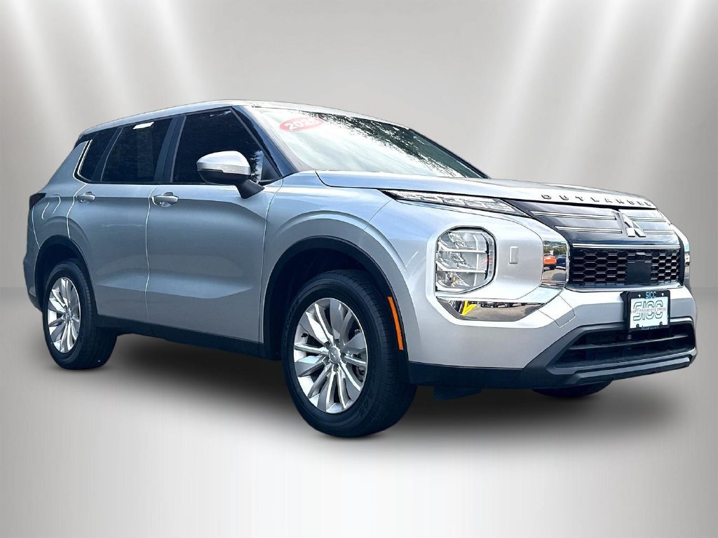 Used 2025 Mitsubishi Outlander ES AWD/4WD image 3