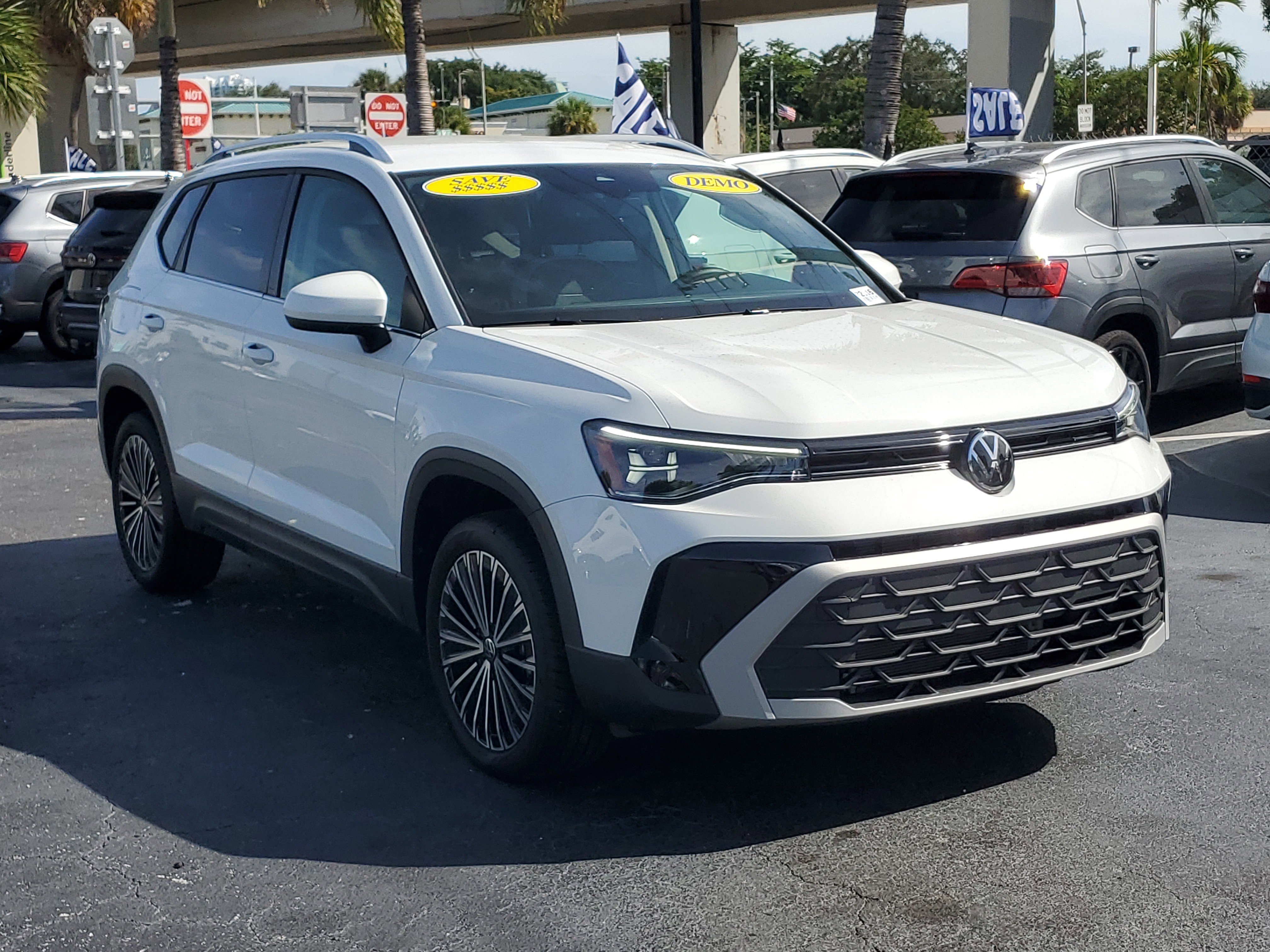 Used 2025 Volkswagen Taos SE image 7