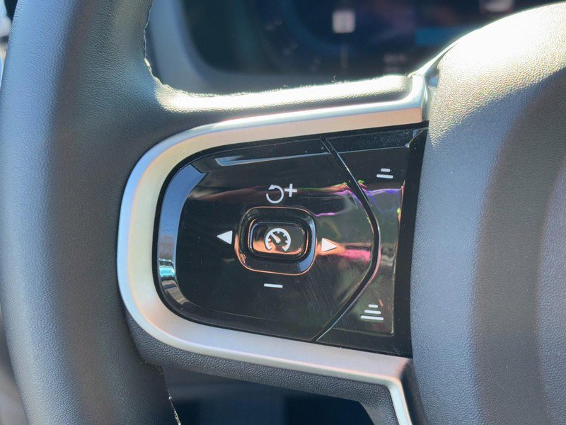 Used 2025 Volvo XC90 B6 Plus image 19