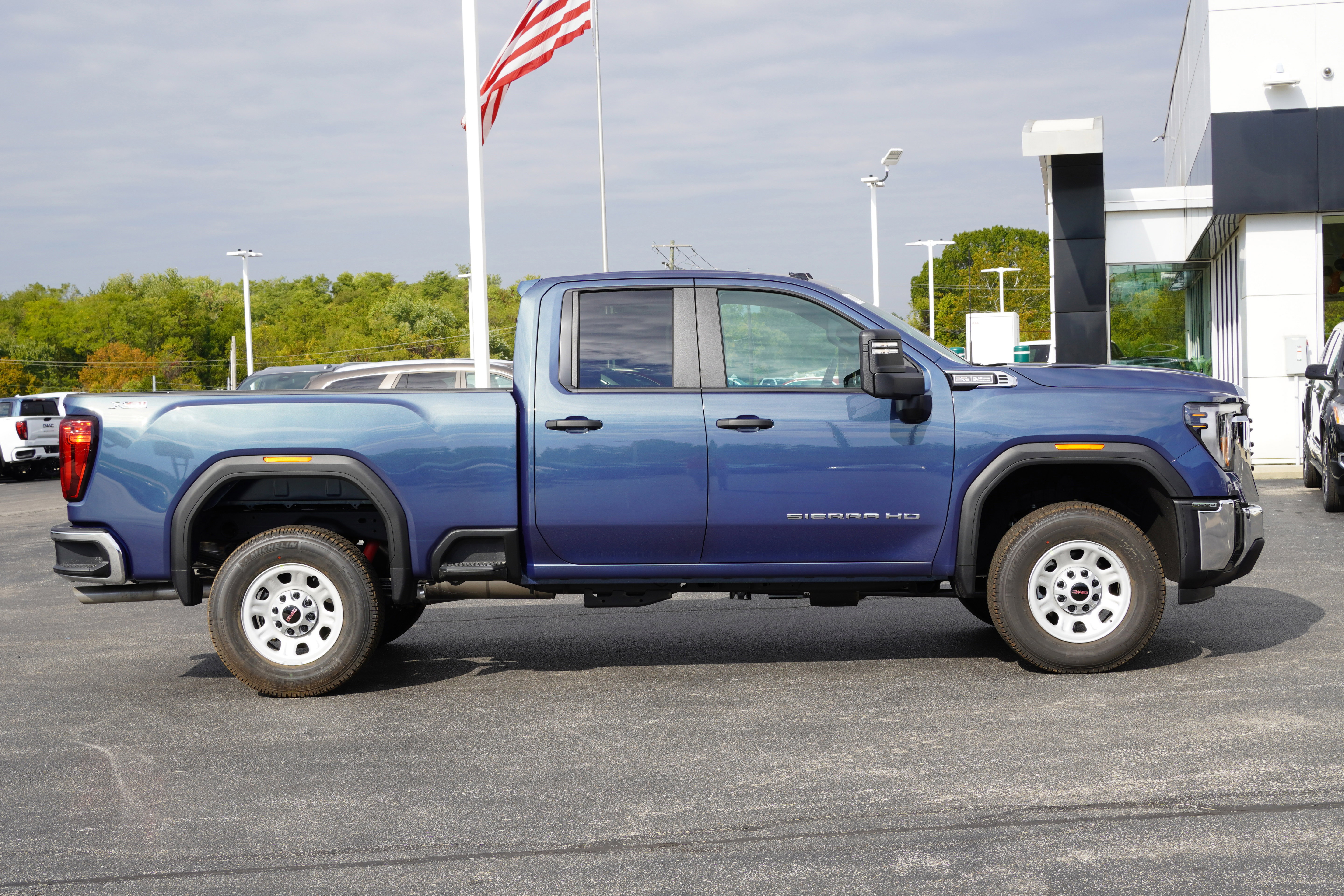 New 2026 GMC Sierra 2500 Pro w/ Convenience Package image 9