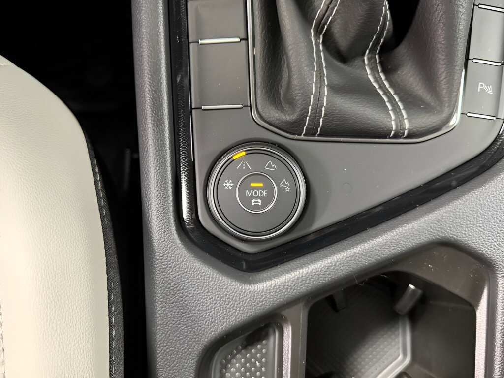 Used 2025 Volkswagen Taos SE image 26