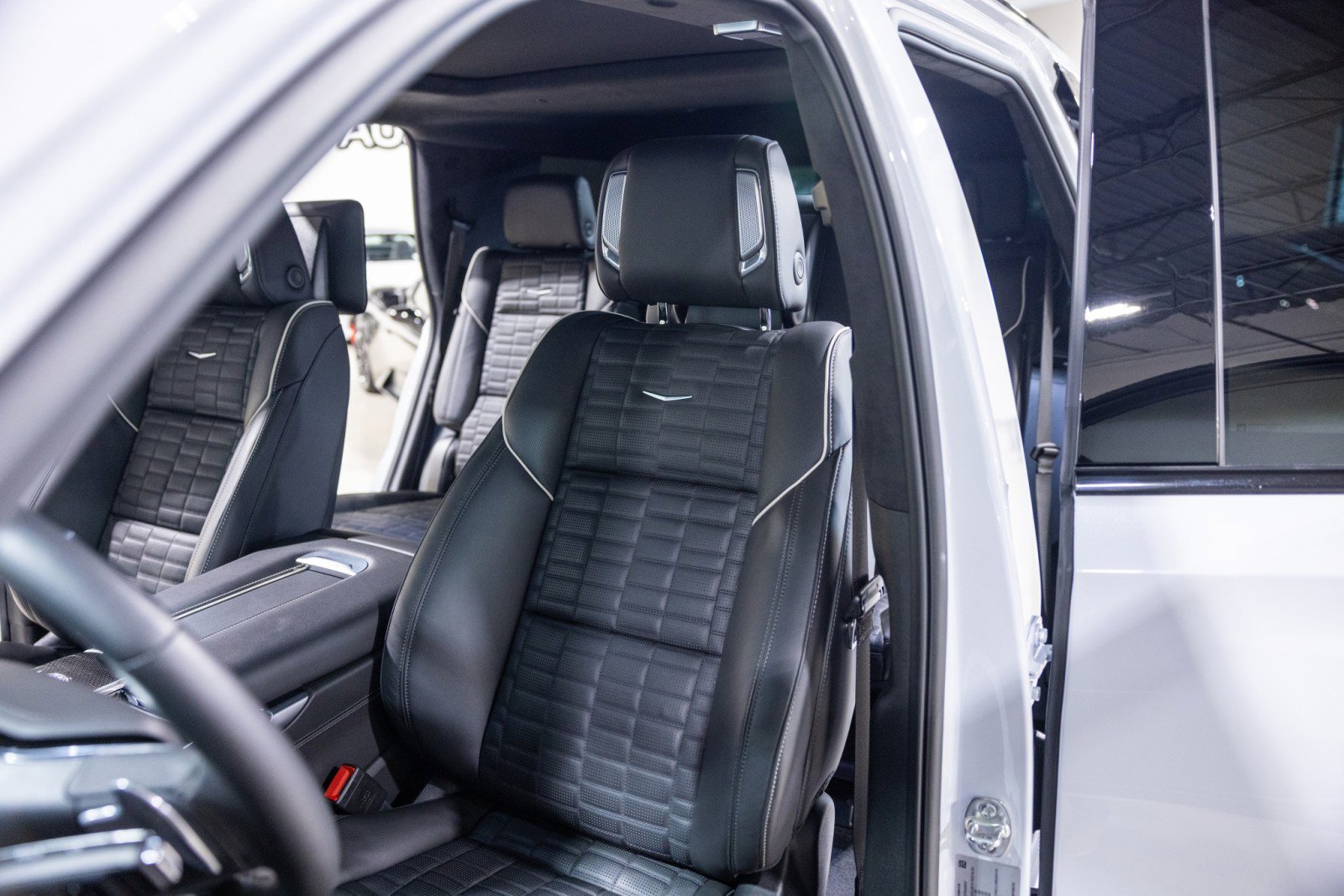 Used 2026 Cadillac Escalade V w/ LPO, ONYX Package AWD/4WD image 38