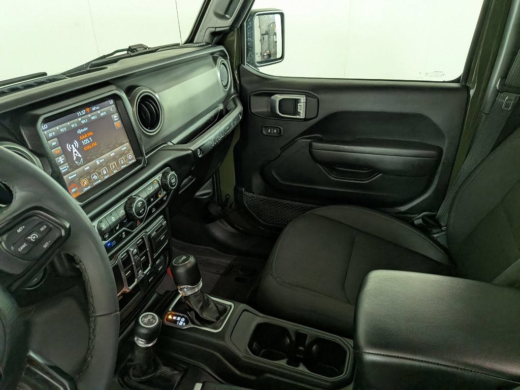 Certified 2023 Jeep Wrangler Unlimited w/ Sun & Screen Package AWD/4WD image 27