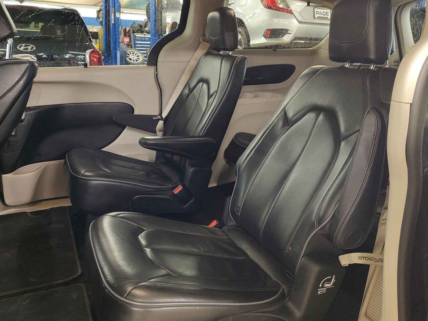 Used 2019 Chrysler Pacifica Limited image 22