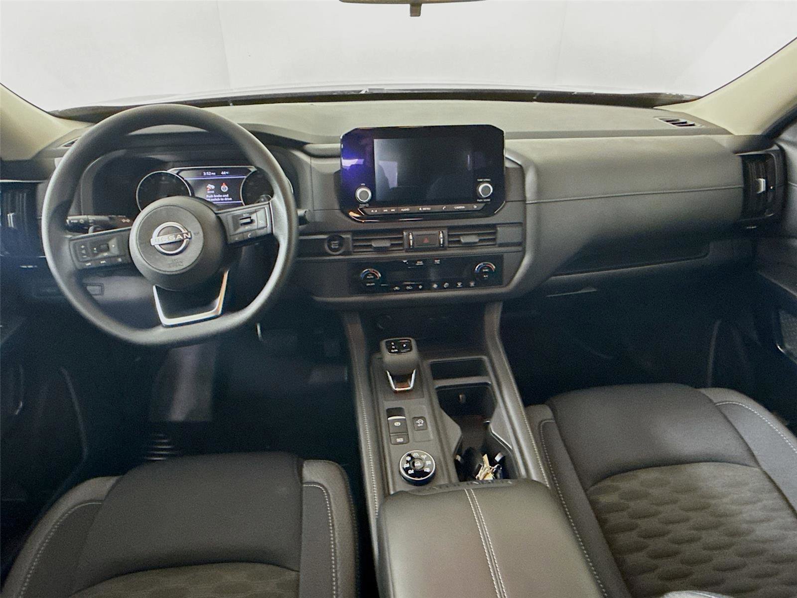 Used 2025 Nissan Pathfinder S image 30