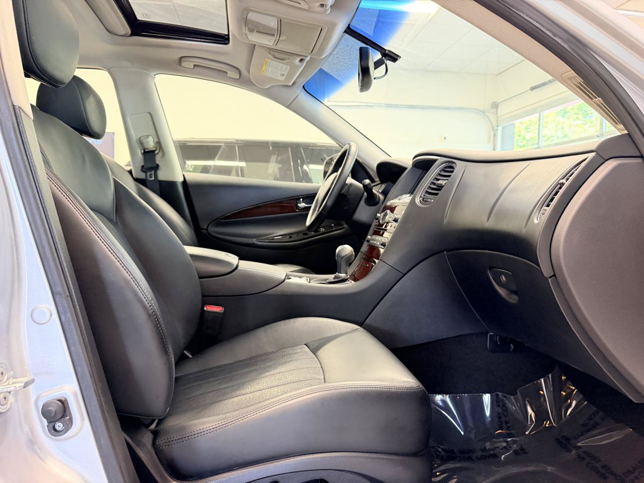 Used 2017 INFINITI QX50 2WD w/ Premium Plus Package image 23