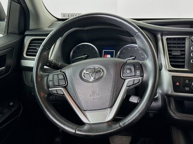 Used 2017 Toyota Highlander SE image 11