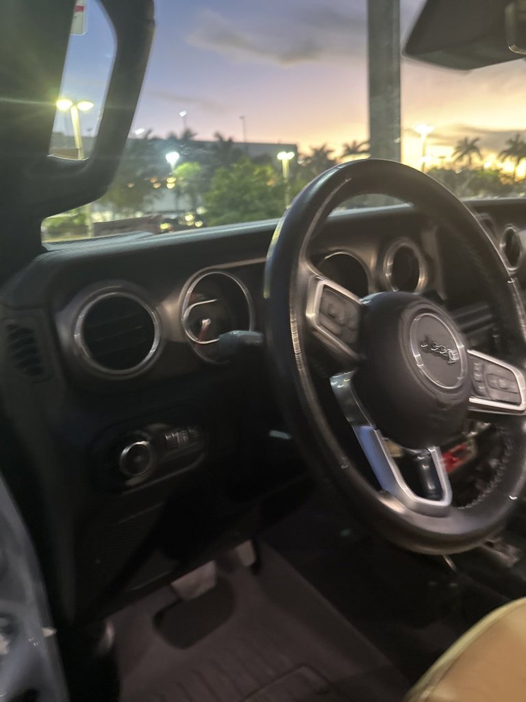 Used 2019 Jeep Wrangler Unlimited Rubicon image 2