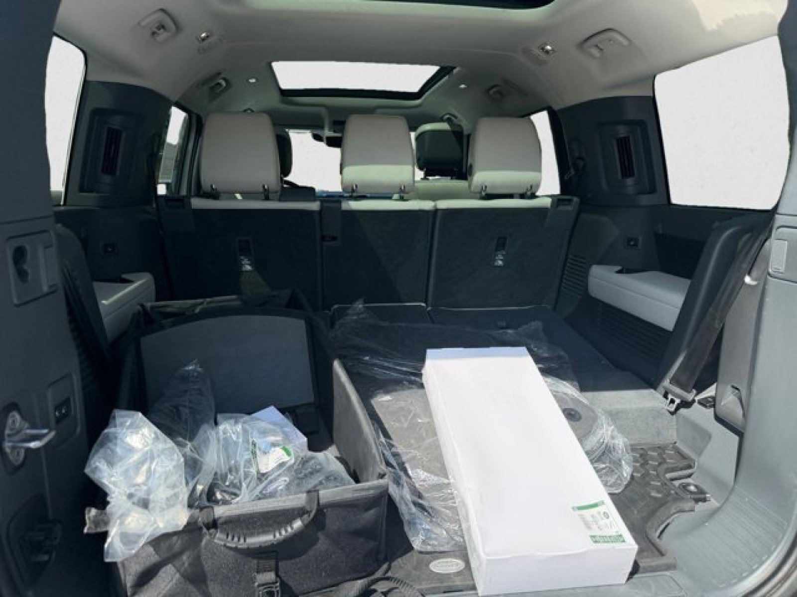 Certified 2023 Land Rover Defender 130 First Edition AWD/4WD image 19