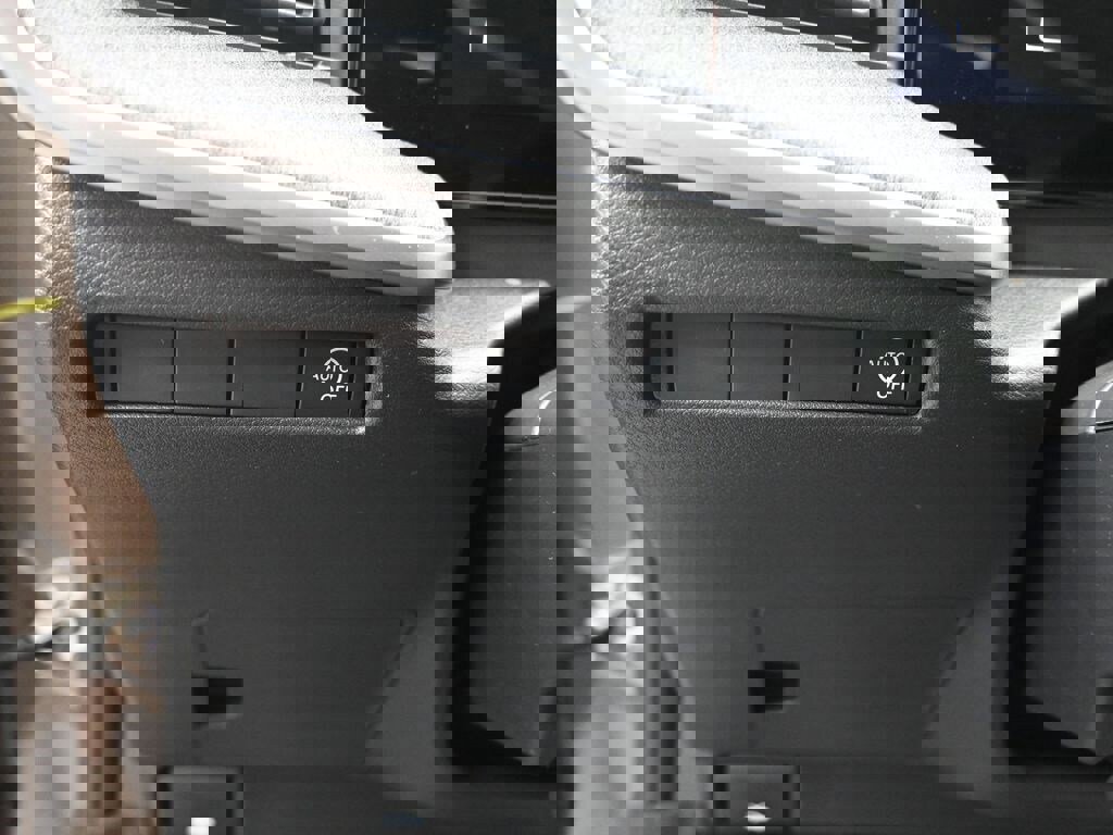 New 2026 Nissan Kicks SV image 12