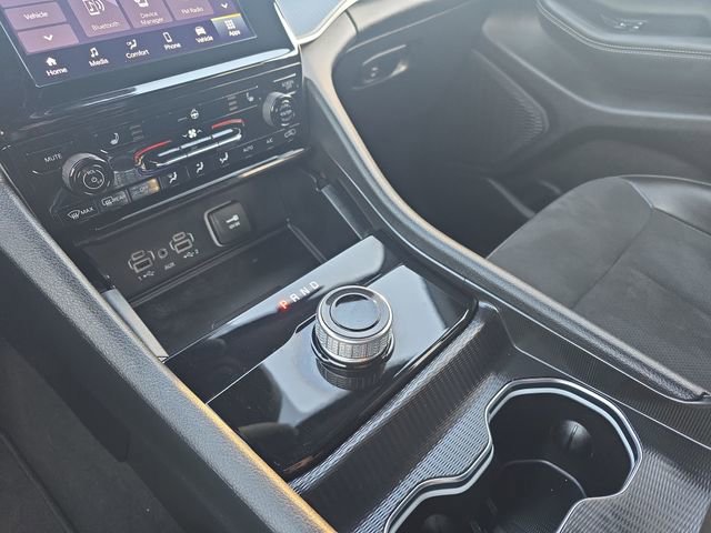 Used 2024 Jeep Grand Cherokee Altitude AWD/4WD image 25