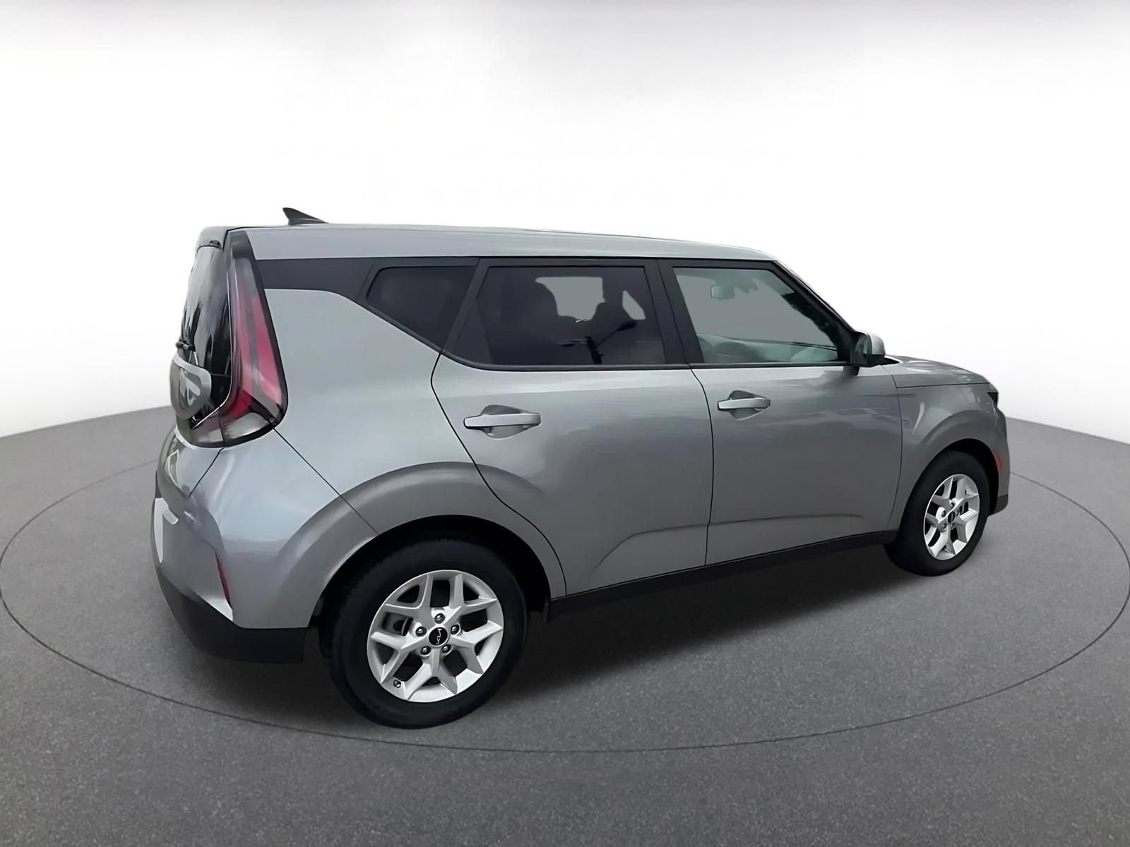 Used 2025 Kia Soul LX w/ LX Technology Package FWD image 15