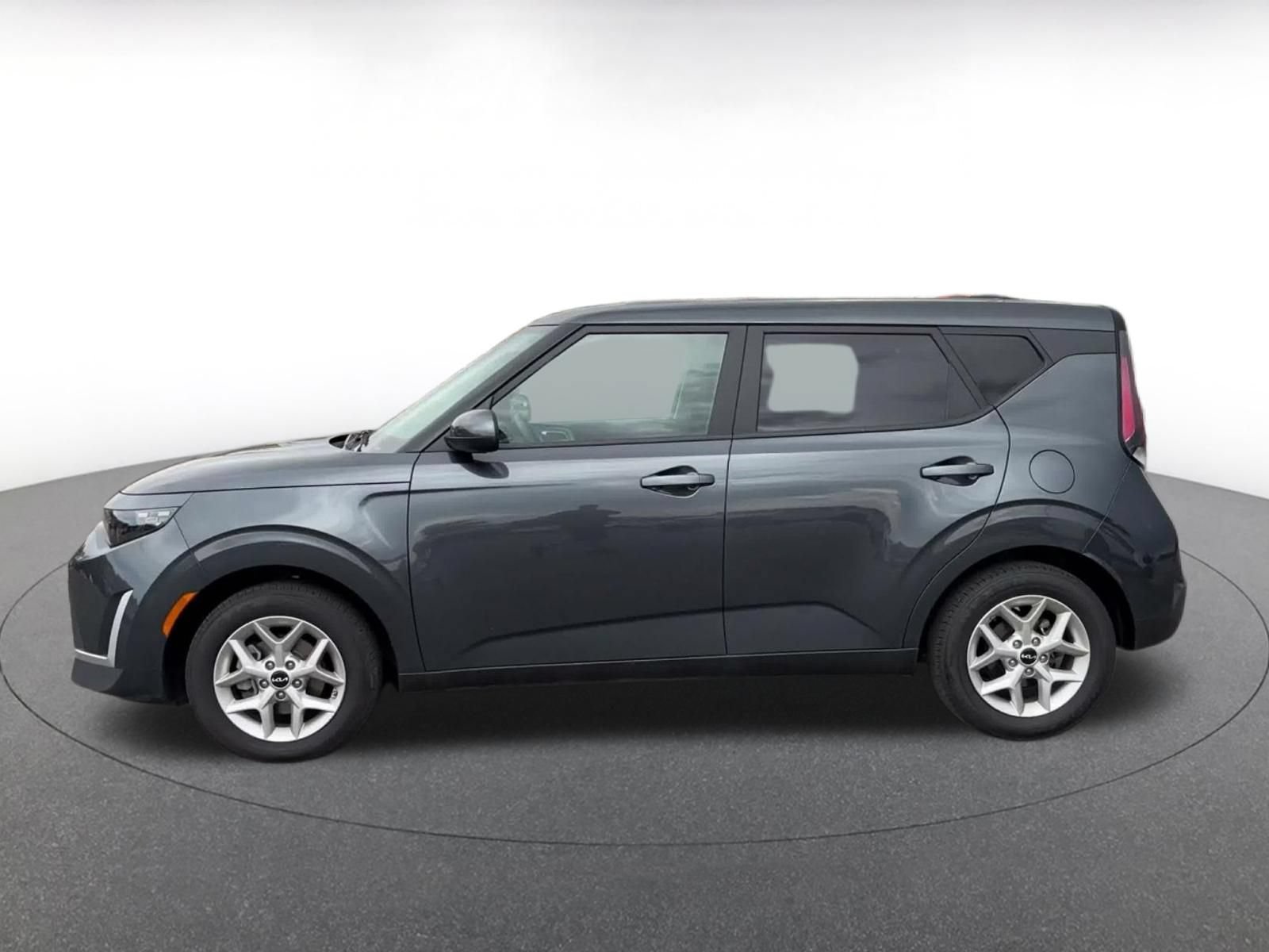 Used 2025 Kia Soul LX w/ LX Technology Package FWD image 8