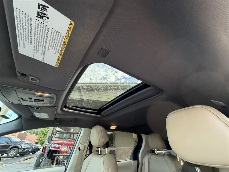 Used 2021 Toyota Sienna XLE w/ XLE Plus Package FWD image 19
