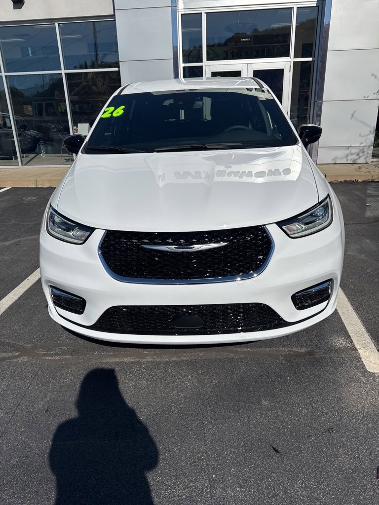 New 2026 Chrysler Pacifica Select