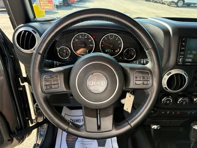 Used 2018 Jeep Wrangler Unlimited Rubicon w/ Cold Weather Group AWD/4WD image 14