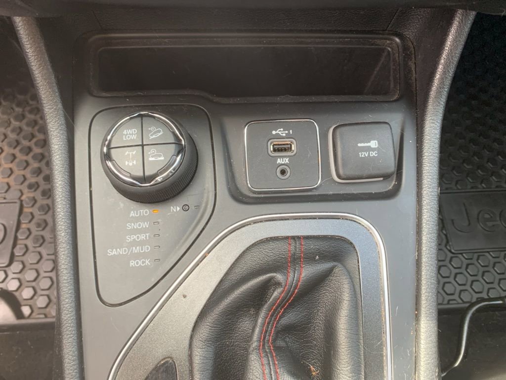 Used 2020 Jeep Cherokee Trailhawk w/ Cold Weather Group image 22