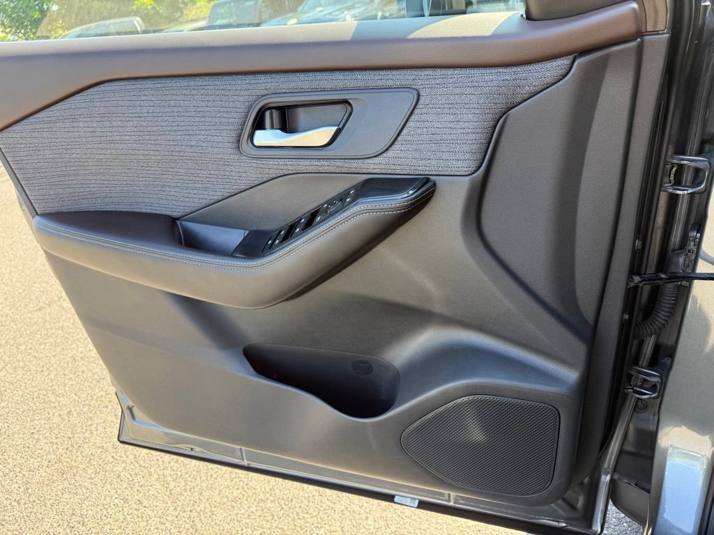 Certified 2023 Nissan Rogue SV AWD/4WD image 17