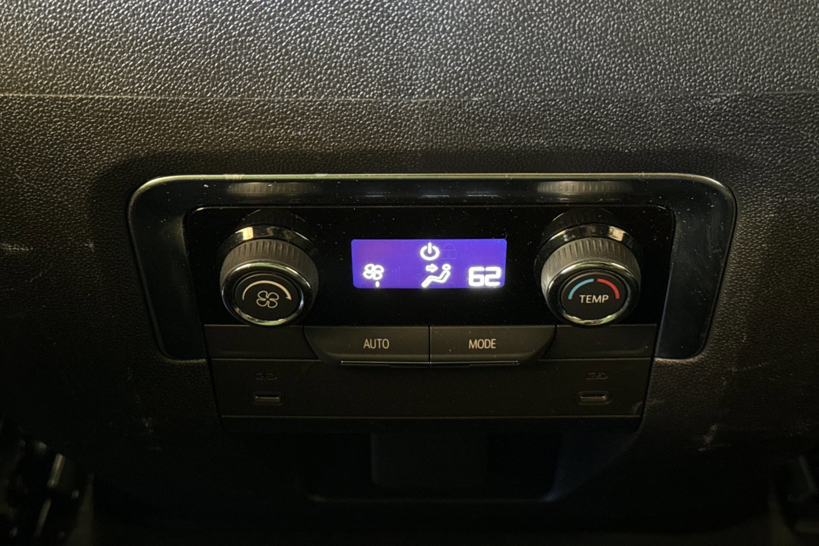 Used 2025 Chevrolet Suburban Z71 AWD/4WD image 16